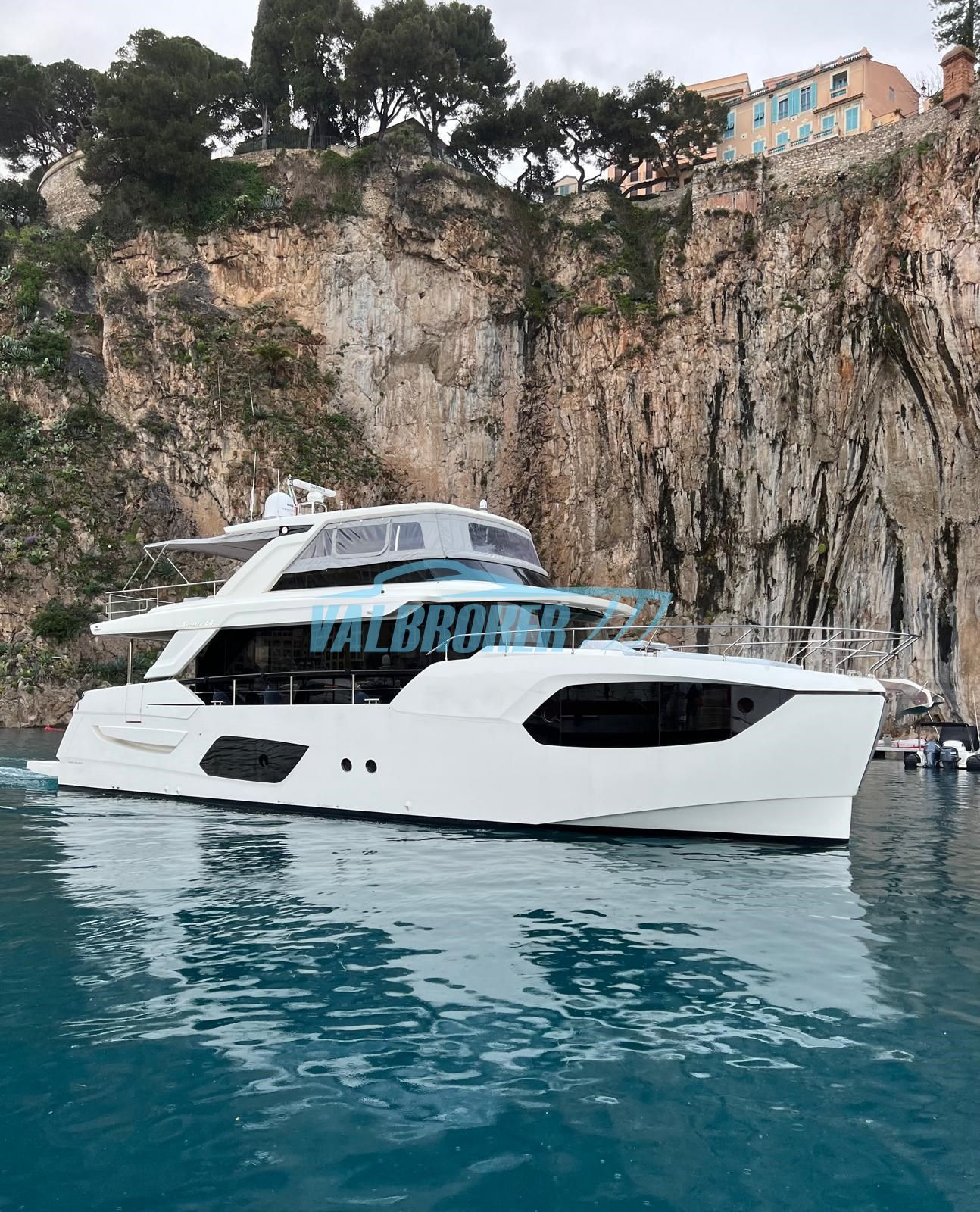 Absolute | Absolute 68 Navetta