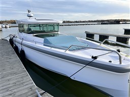 Axopar - 37 Xc Cross Cabin