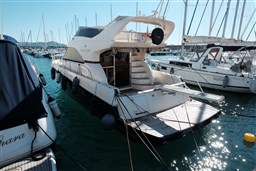 Cayman - 42 Fly