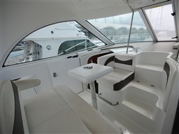 Cruisers Yachts - 390 Sc