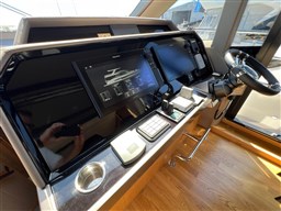 Galeon - 680 Fly