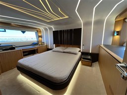 Galeon - 680 Fly