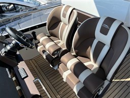 Galeon - 680 Fly