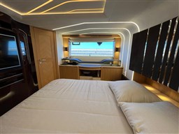 Galeon - 680 Fly
