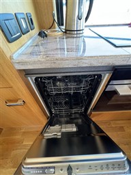 Galeon - 680 Fly