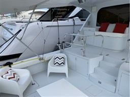 Hatteras - 70' Convertible