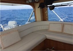 Hatteras - 70' Convertible
