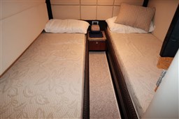Monterey Boats - 415 Sy Sport Yacht