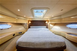 Princess Yachts - 62 Fly