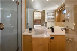 Princess Yachts - 62 Fly