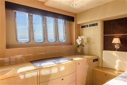 Princess Yachts - 62 Fly