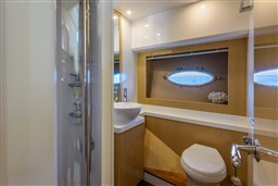 Princess Yachts - 62 Fly