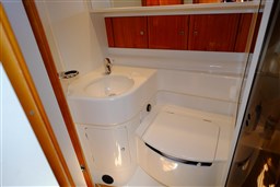 Princess Yachts - V 42
